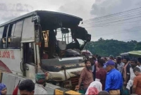 দুই বাসের মুখোমুখি সংঘর্ষে এখন পর্যন্ত নারীসহ তিনজনের মৃত্যু