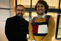 বাংলাদেশের দিব্যকে পিঠ চাপড়ে আদর করলেন বলিউড তারকা আমির খান বাংলাদেশের দিব্যকে পিঠ চাপড়ে আদর করলেন বলিউড তারকা আমির খান