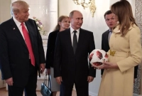 পুতিনকে চিঠি দিলেন ডোনাল্ড ট্রাম্পের স্ত্রী