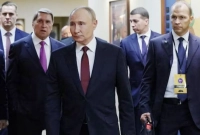 পুতিন বিদেশ সফরে গেলে দেহরক্ষীরা তার মল সংগ্রহ করে তা রাশিয়ায় ফিরিয়ে নিয়ে যান