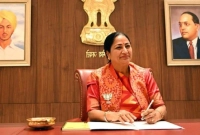 সবার সামনে চড় মারলেন দিল্লির মুখ্যমন্ত্রীকে!