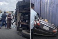 কাভার্ডভ্যান-উল্টে-গিয়ে-পড়ল-প্রাইভেটকারের-ওপর-ঘটনাস্থলেই-৪-জনের-মৃত্যু