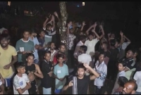 কয়েক-রাউন্ড-ফাঁকা-গুলি-করা-সেই-সন্ত্রাসীর-বাড়ি-ঘেরাও-করল-বিক্ষুব্ধ-জনতা-ও-ব্যবসায়ীরা