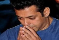 প্রকাশ্যে কেঁদে ফেললেন সালমান খান!