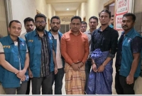 রাজস্ব-কর্মকর্তা-ঘুষের-টাকাসহ-হাতেনাতে-গ্রেপ্তার