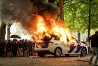 ব্যাপক সংঘর্ষ, পুলিশের গাড়িতে আগুন