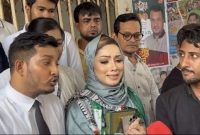 কাঁদতে কাঁদতে যা জানালেন মেঘনা আলম কাঁদতে কাঁদতে যা জানালেন মেঘনা আলম