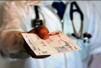 ডাক্তারদের হাতের লেখা ঠিক করার নির্দেশ দিলো আদালত