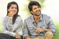 বেশি ধনী কে, রাশমিকা নাকি বিজয়?