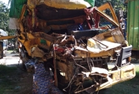 ট্রাকের-ধাক্কায়-প্রাণ-গেল-চালক-হেলপারের