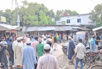 জামায়াতের-প্রতিবাদ-সমাবেশ-চলাকালে-লাঠিসোঁটা-হাতে-বিএনপি-নেতাকর্মীদের-মহড়া-