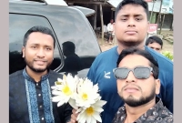 সদ্য-ফোটা-শাপলা-ফুল-দিয়ে-হাসনাত-আবদুল্লাহকে-শুভেচ্ছা-জানালেন-কৃষকরা