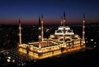 ৬৩-হাজার-মুসল্লি-একসঙ্গে-নামাজ-পড়েন-এই-মসজিদে