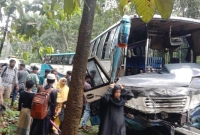 মুহূতেই-ঝড়ে-গেল-একই-পরিবারের-৫-জনের-প্রাণ-যাওয়া-হলো-না-সমুদ্র-সৈকতে