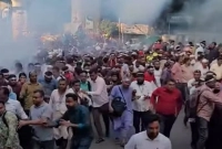 শাহবাগে-সাউন্ড-গ্রেনেডে-ছত্রভঙ্গ-প্রাথমিক-শিক্ষকরা-আহত-অনেকে