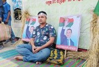 ধানের-শীষের-প্রার্থীর-দাবিতে-আমরণ-অনশনে-রিয়াজুল-ইসলাম