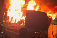 সূত্রাপুর-ফায়ার-সার্ভিসের-সামনে-বাসে-আগুন