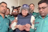 ‘এই-তুমি-সামনে-যাও-বেশি-লাফাচ্ছ’-পুলিশ-সদস্যকে-কামরুল-ইসলাম