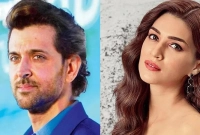 রাত-২-টায়-হঠাৎ-কৃতি-শ্যাননকে-হৃত্বিকের-ফোন-অবাক-অভিনেত্রী-