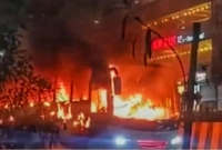 এবার-চলন্ত-বাসে-আগুন