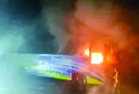 ঢাকা-চট্টগ্রাম-মহাসড়কে-দাঁড়িয়ে-থাকা-বাসে-আগুন