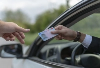 ১৭-হাজার-অভিবাসীর-ড্রাইভিং-লাইসেন্স-বাতিল-করল-যুক্তরাষ্ট্র