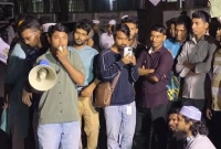 শিক্ষার্থীদের-বিক্ষোভে-হঠাৎ-উত্তাল-ঢাকা-বিশ্ববিদ্যালয়-১৫-মিনিটের-আলটিমেটাম