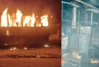 রাজধানীতে-মধ্যরাতে-পার্কিং-করা-বাসে-আগুন