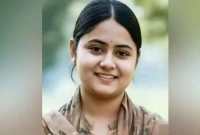 -আমাকে-খুঁইজেন-না-বয়ফ্রেন্ডের-সঙ্গে-আছি--