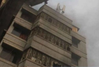 ভূমিকম্পে-হেলে-পড়েছে-বহুতল-ভবন