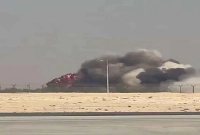 দুর্ঘটনার-পর-বিমানটি-থেকে-কালো-ধোঁয়ার-কুণ্ডলী-বের-হচ্ছে