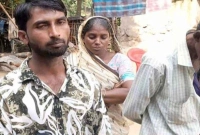 অপেক্ষা-করতে-করতে-মারা-গেছেন-মা–বাবা-১২-বছর-পর-বোনের-সন্ধান-পেল-ভাই