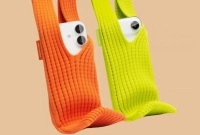 জানেন-কত-দাম-মোজার-মতো-দেখতে-অ্যাপলের-‘আইফোন-পকেট’-এর-