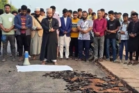 রাস্তার-‘আত্মার-মাগফেরাত’-কামনায়-গায়েবানা-জানাজা-জিলাপি-বিতরণ-