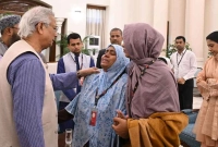 ওসমান-হাদির-পরিবারের-সঙ্গে-সাক্ষাৎ-করলেন-প্রধান-উপদেষ্টা-দিলেন-যে-আশ্বাস