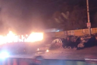 মহাসড়কে-যাত্রীবাহী-বাসে-আগুন