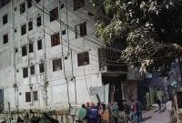 হেলে-গেছে-৫-তলা-ভবন-