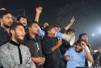 হাদির-খুনিদের-বিচারের-দাবিতে-উত্তাল-ঢাকা-বিশ্ববিদ্যালয়