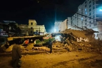 হাদি-হত্যা-এবার-গুঁড়িয়ে-দেওয়া-হলো-আ-লীগের-কার্যালয়