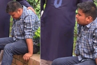 হাদির-কবরে-মাটি-দিয়েই-কান্নায়-ভেঙে-পড়লেন-হাসনাত-আব্দুল্লাহ