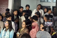 দুটি-আবাসিক-হলের-নাম-পরিবর্তনের-দাবিতে-ঢাবি-উপাচার্যের-কার্যালয়-ঘেরাও