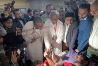 বেলালের-হাতে-তারেক-রহমানের-উপহার-৪-লাখ-টাকা-তুলে-দিলেন-রিজভী