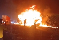 ট্রাকের-ধাক্কায়-দাউদাউ-করে-জ্বলে-উঠল-যাত্রীবাহী-বাস-নিহত-১০