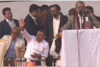 মঞ্চে-ওঠে-যা-করে-প্রশংসায়-ভাসছেন-তারেক-রহমান-