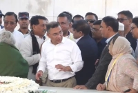 বাবার-কবর-জিয়ারত-করলেন-তারেক-রহমান