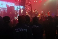 জেমসের-কনসার্টে-ইট-নিক্ষেপ-আহত-২৫