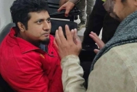 শাহবাগ-মোড়ে-ইনকিলাব-মঞ্চের-আন্দোলন-থেকে-‘অস্ত্র’সহ-যুবক-আটক-