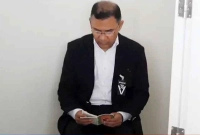 মায়ের-কফিনের-পাশে-বসে-কোরআন-তেলাওয়াত-করছেন-ছেলে-তারেক-রহমান