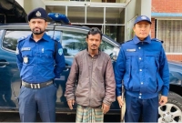 কনকনে-শীতে-সড়কের-পাশে-পড়ে-থাকা-সেই-দুই-শিশুর-বাবা-পুলিশ-হেফাজতে