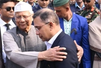 তারেক-রহমানকে-বুকে-টেনে-নিয়ে-সান্ত্বনা-দিলেন-প্রধান-উপদেষ্টা